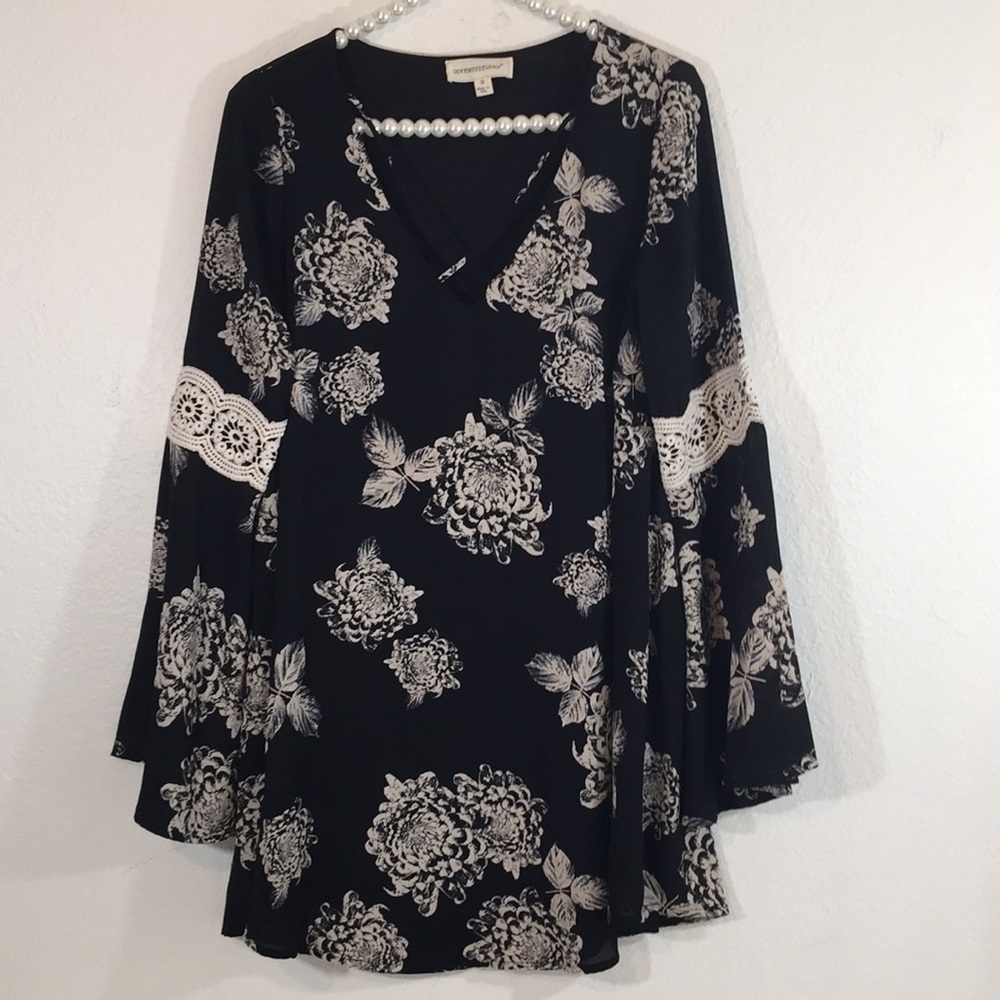 COVERSTITCHED Bell Sleeve Floral Bohemian Tunic